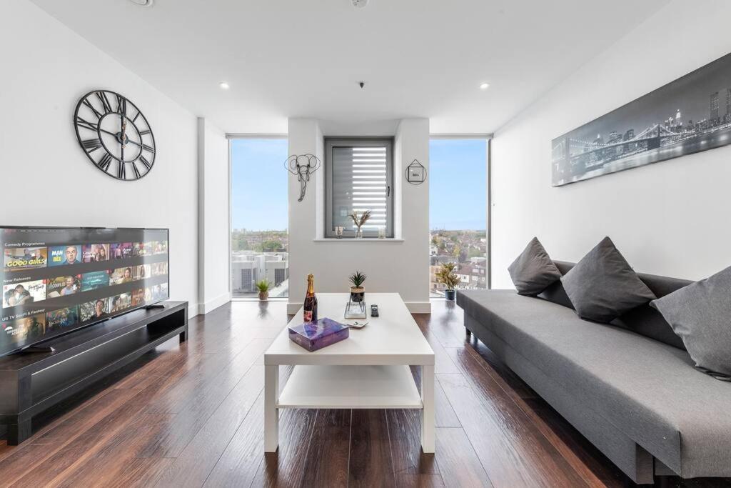 One Bedroom Flat In Bp36 London