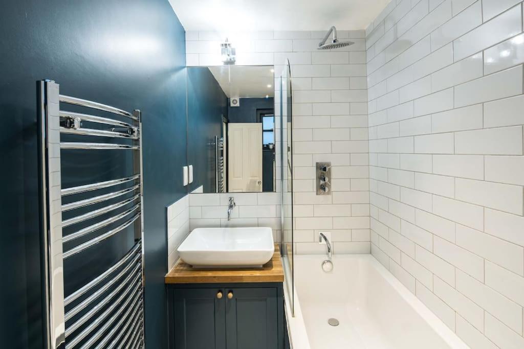 Superb Retreat Central Next Tube Apartamento *