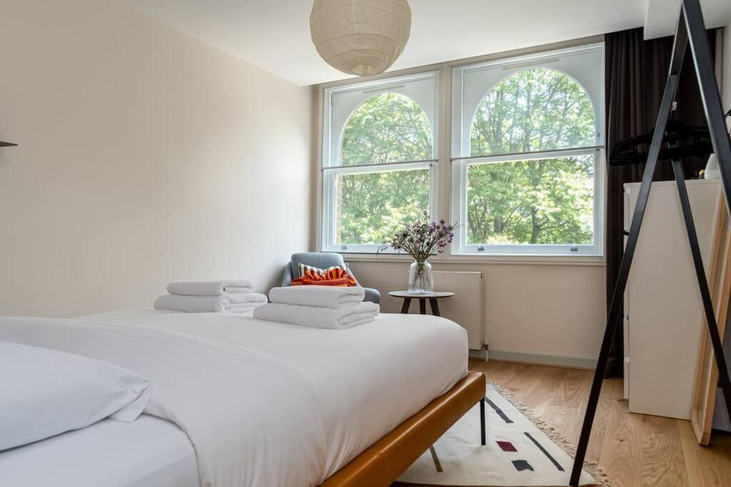 2 Bedroom In Bridge Apartment London