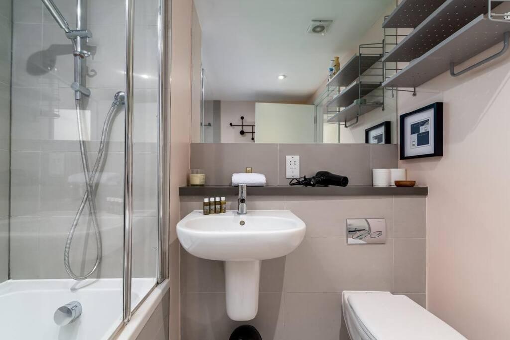 2 Bedroom In Bridge London