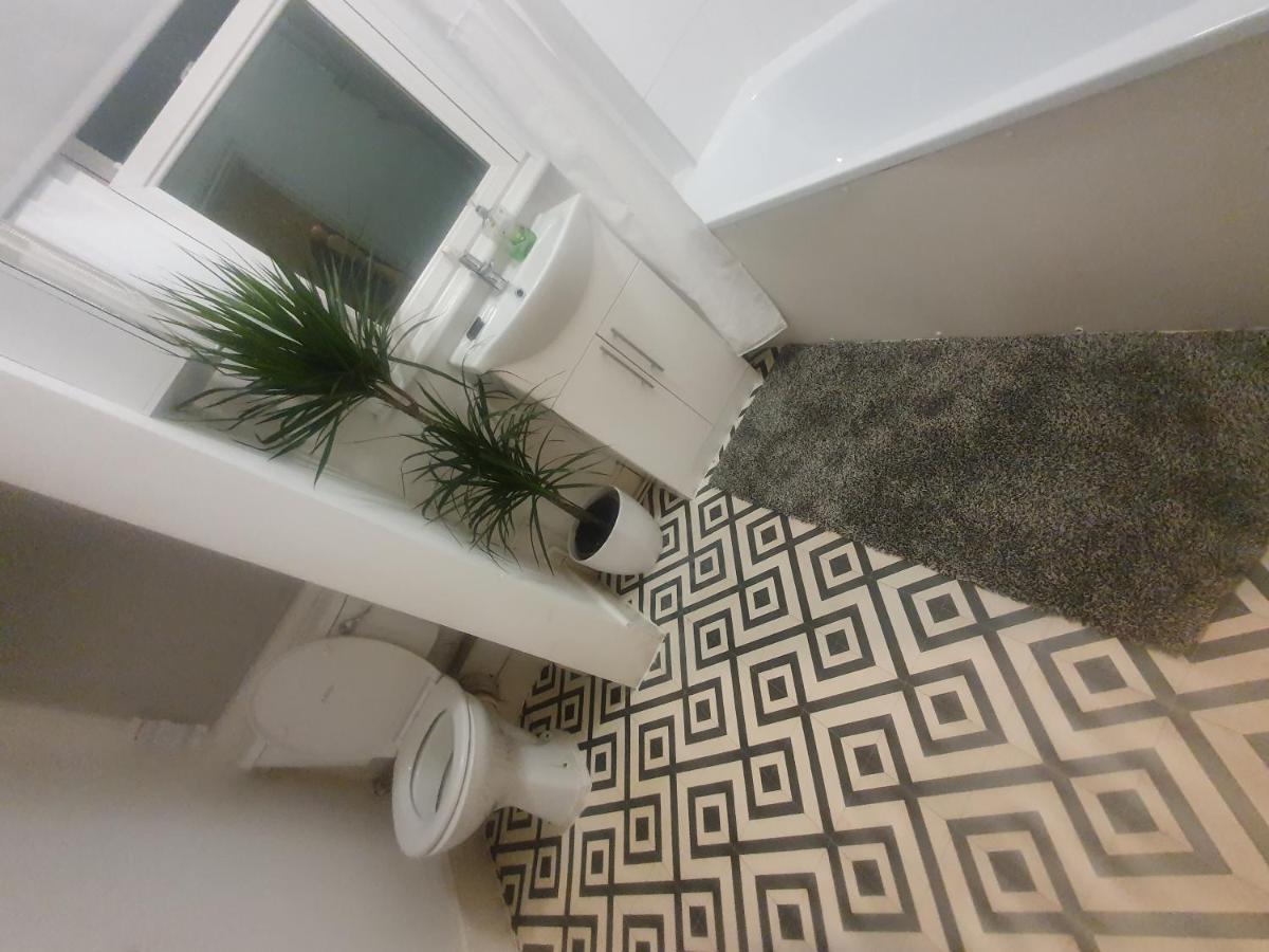 Mitcham Lane Place Apartment *