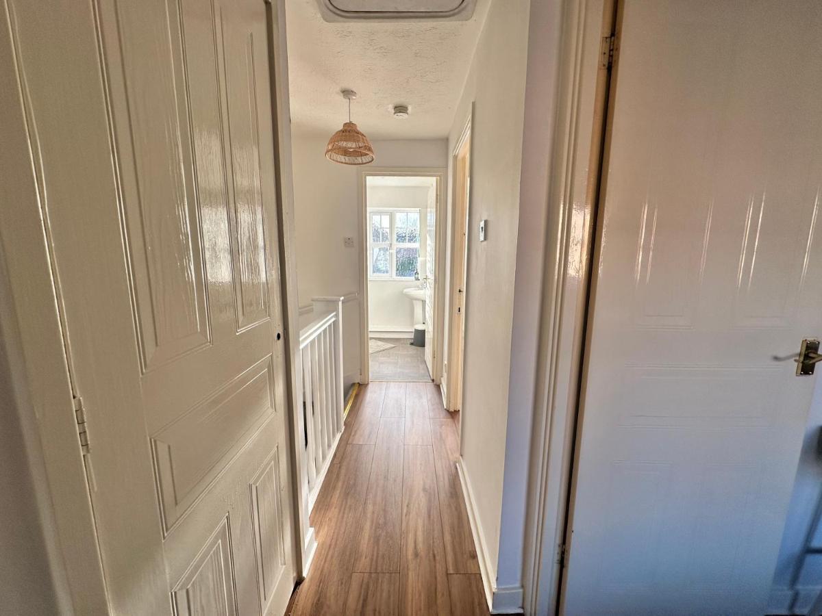 3 Bedroom House 2 Stops From Bridge Holiday home *