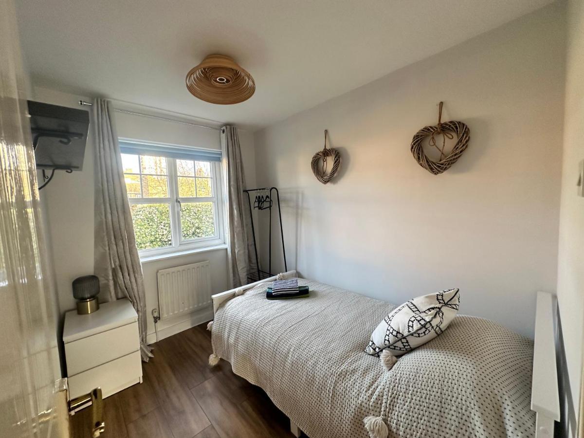 Holiday home 3 Bedroom House 2 Stops From Bridge