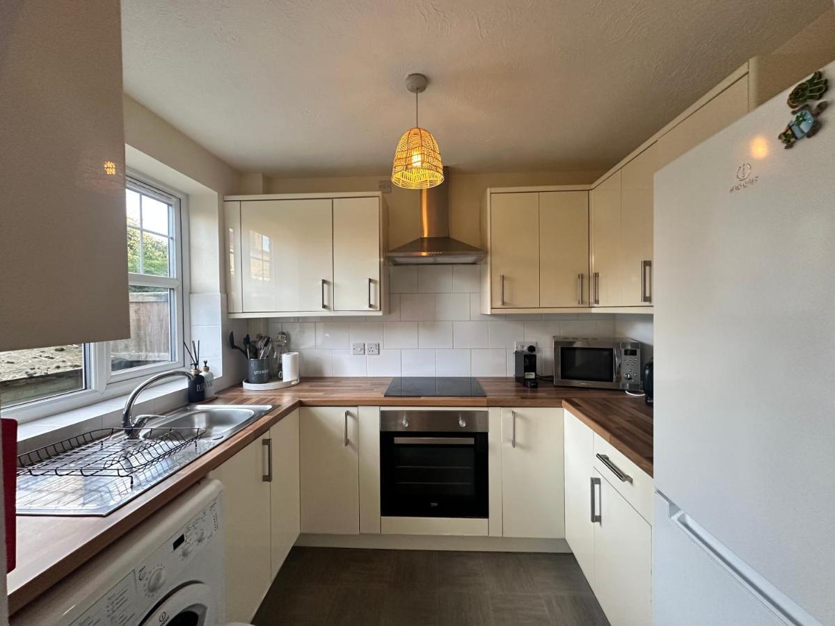 3 Bedroom House 2 Stops From Bridge Holiday home