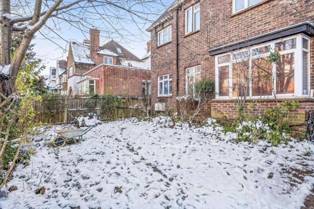 Serviced Golders Nw11 Apartment *