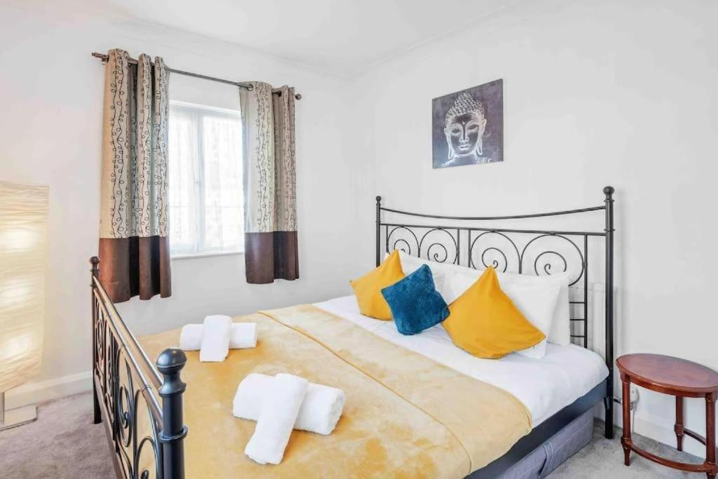 Serviced Golders Nw11 Apartment