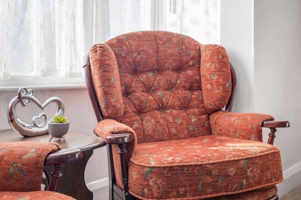 Serviced Golders Nw11 Apartment London