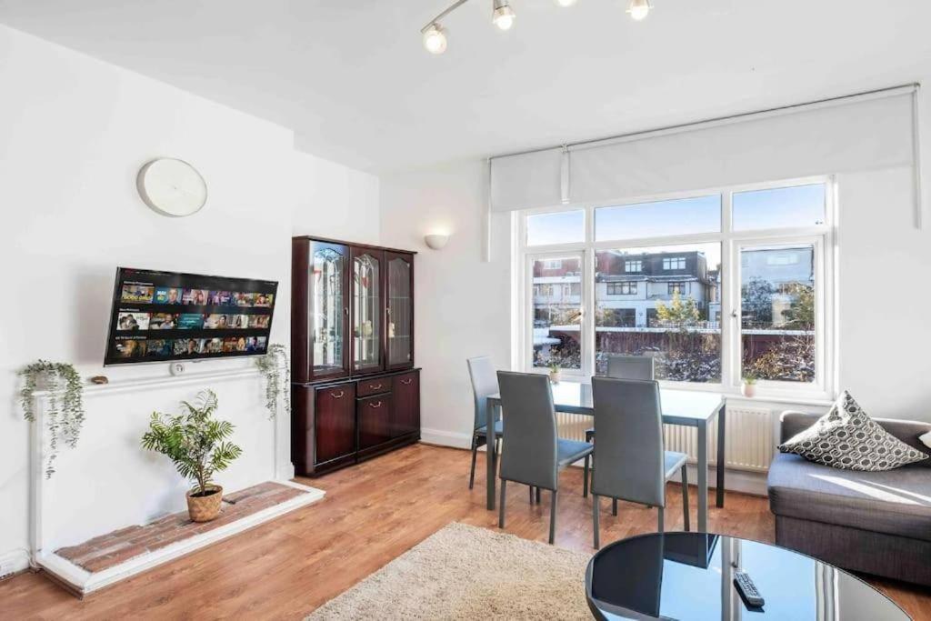 Apartment Serviced Golders Nw11 London