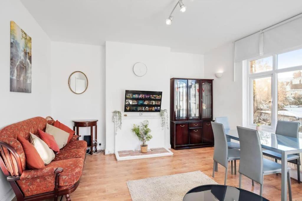 Serviced Golders Nw11 Apartment London