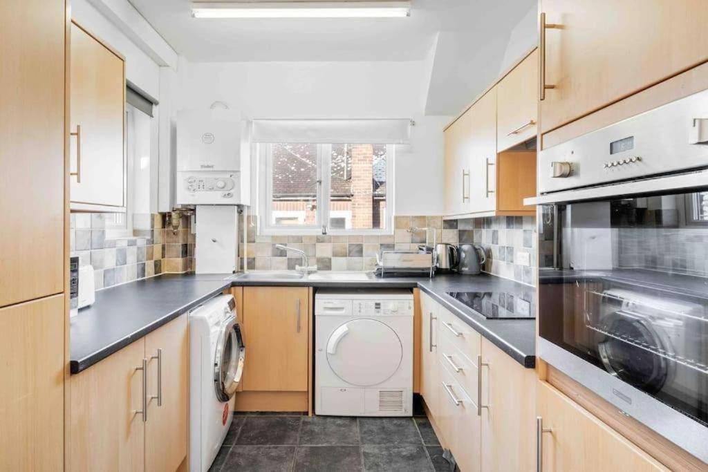 Serviced Golders Nw11 Apartment London