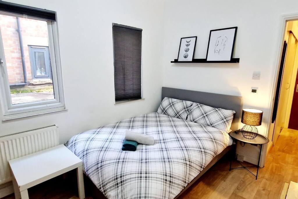 Lovely Studio- Aldgate East Stn * London
