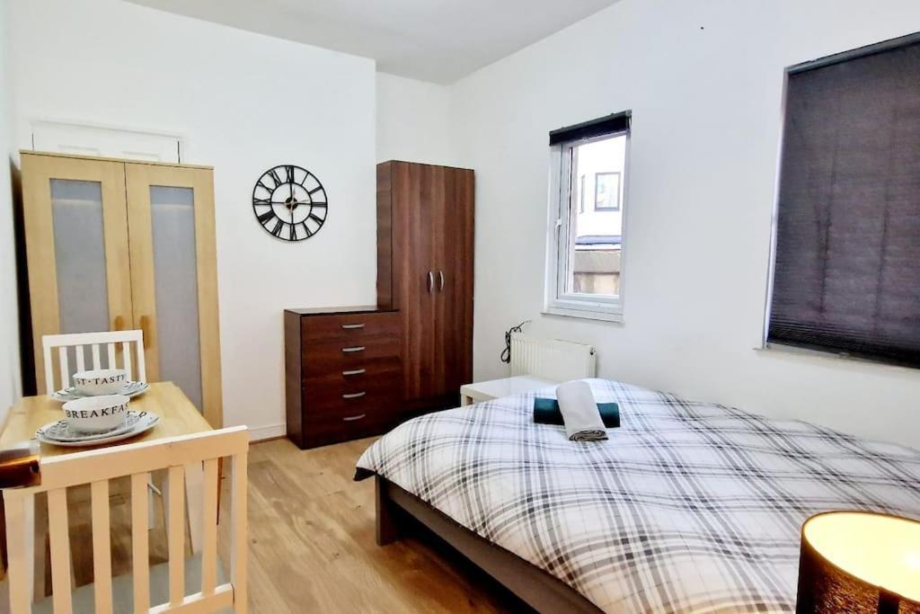 Apartment Lovely Studio- Aldgate East Stn *