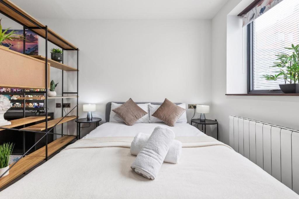 Serviced Golders Nw11 Apartment *