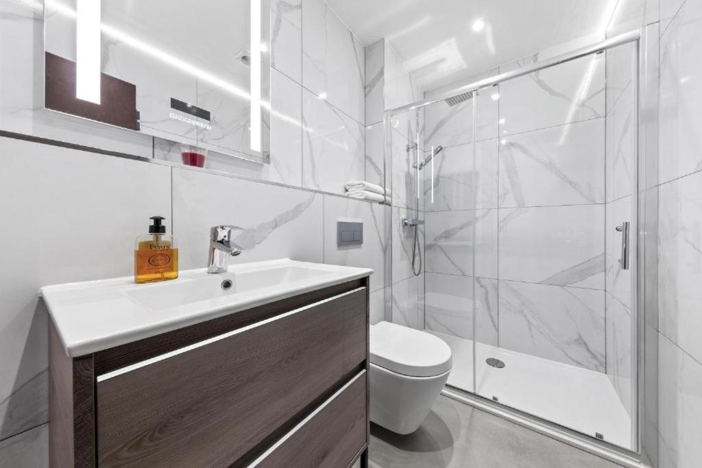 Serviced Golders Nw11 Apartment London