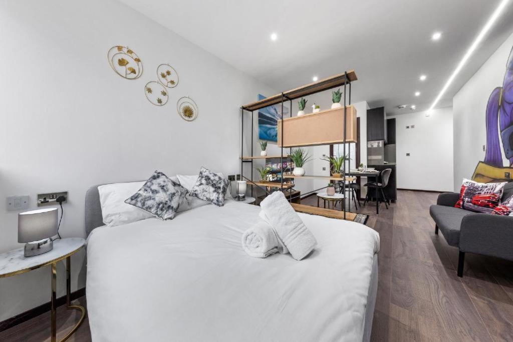 Serviced Golders Nw11 * London