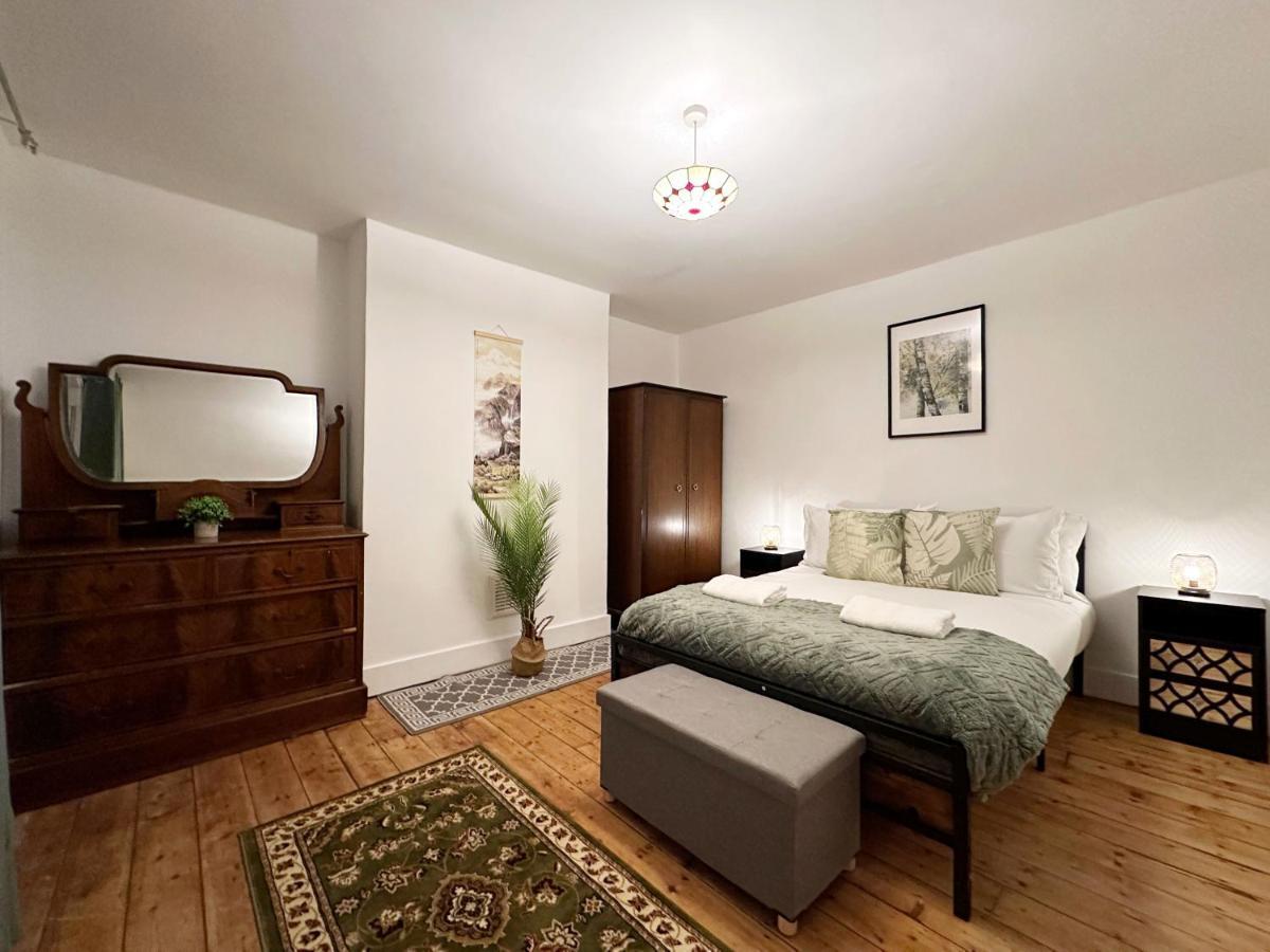 Apartment Hannah Place Near Finsbury Park - 4 Double Beds, Ideal For Families, Max 8 People London