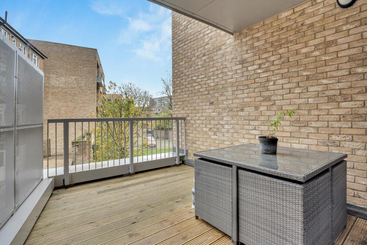 Spacious 2 Bedroom With Balcony