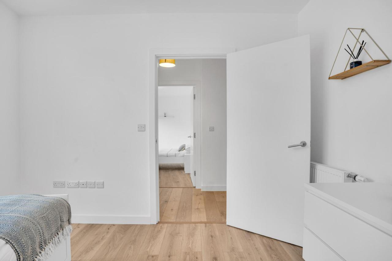 Spacious 2 Bedroom With Balcony