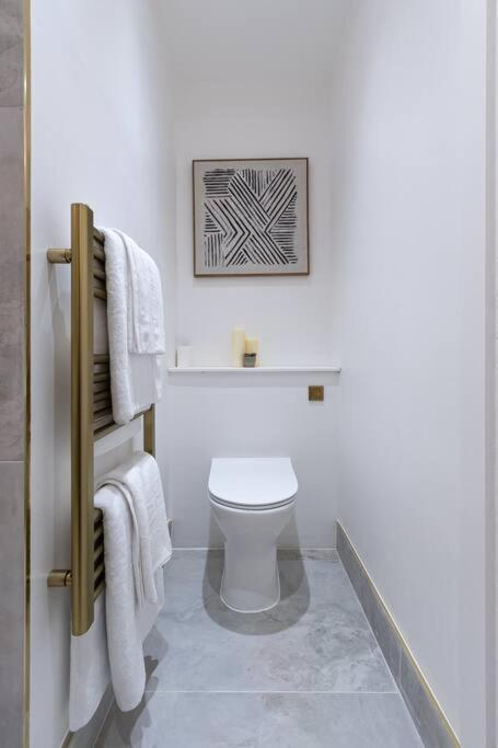 Elegance: A Symphony Of High-end Decor Apartment