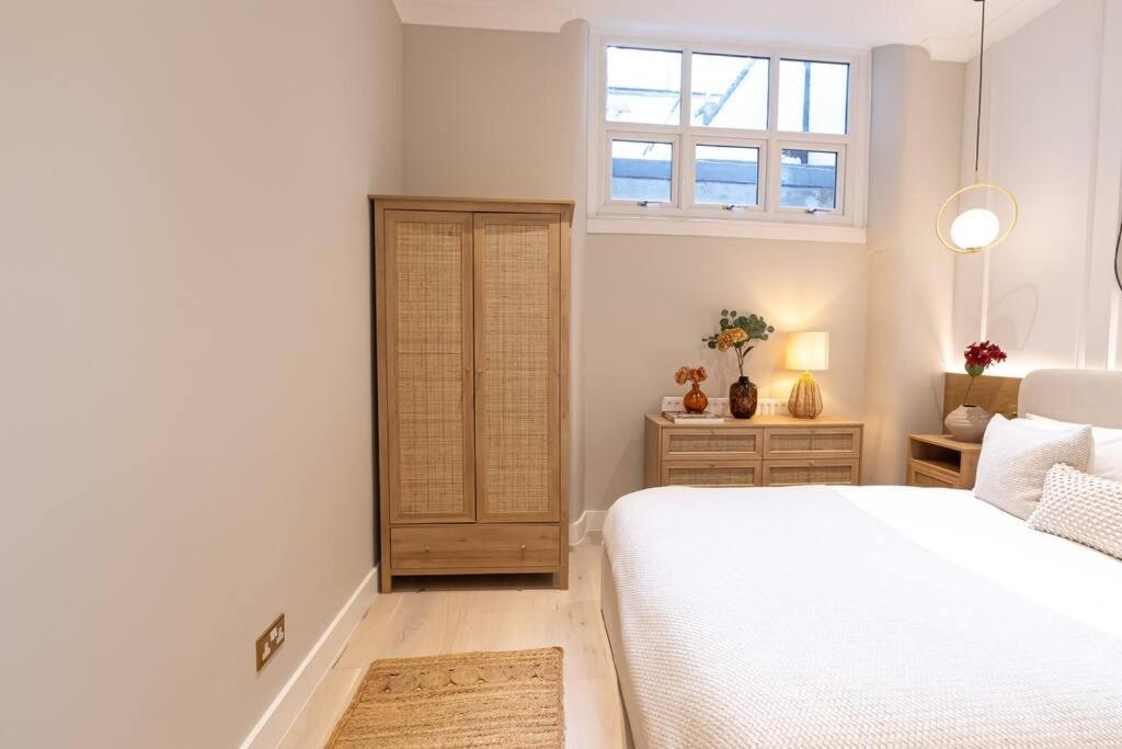 Elegance: A Symphony Of High-end Decor * London