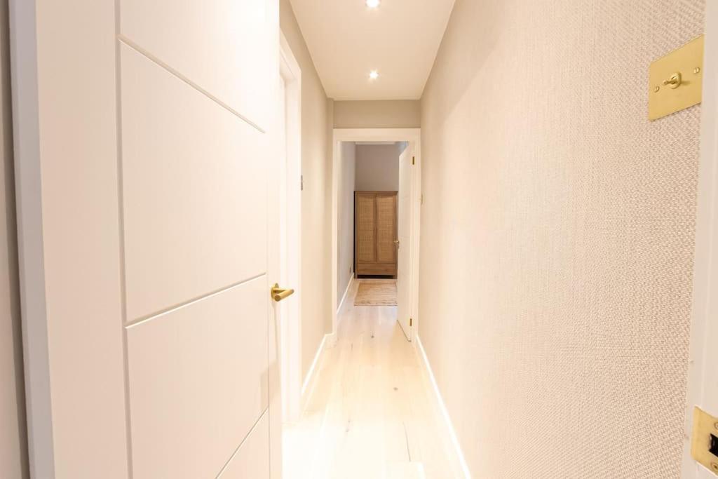 Apartment Elegance: A Symphony Of High-end Decor *