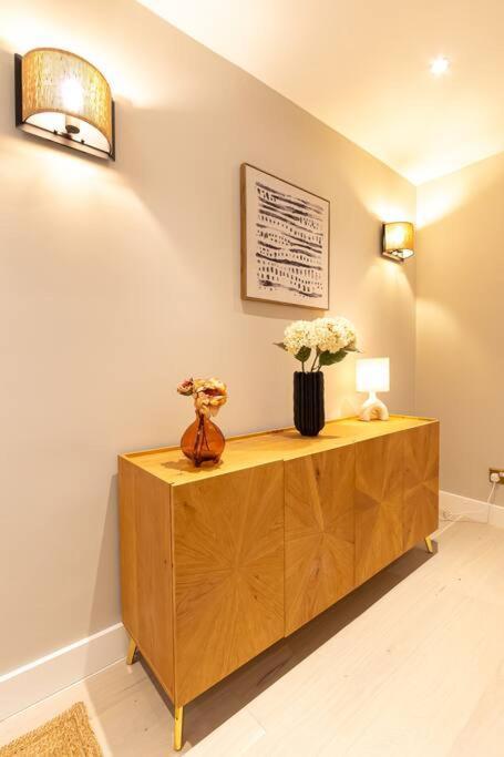Elegance: A Symphony Of High-end Decor * London