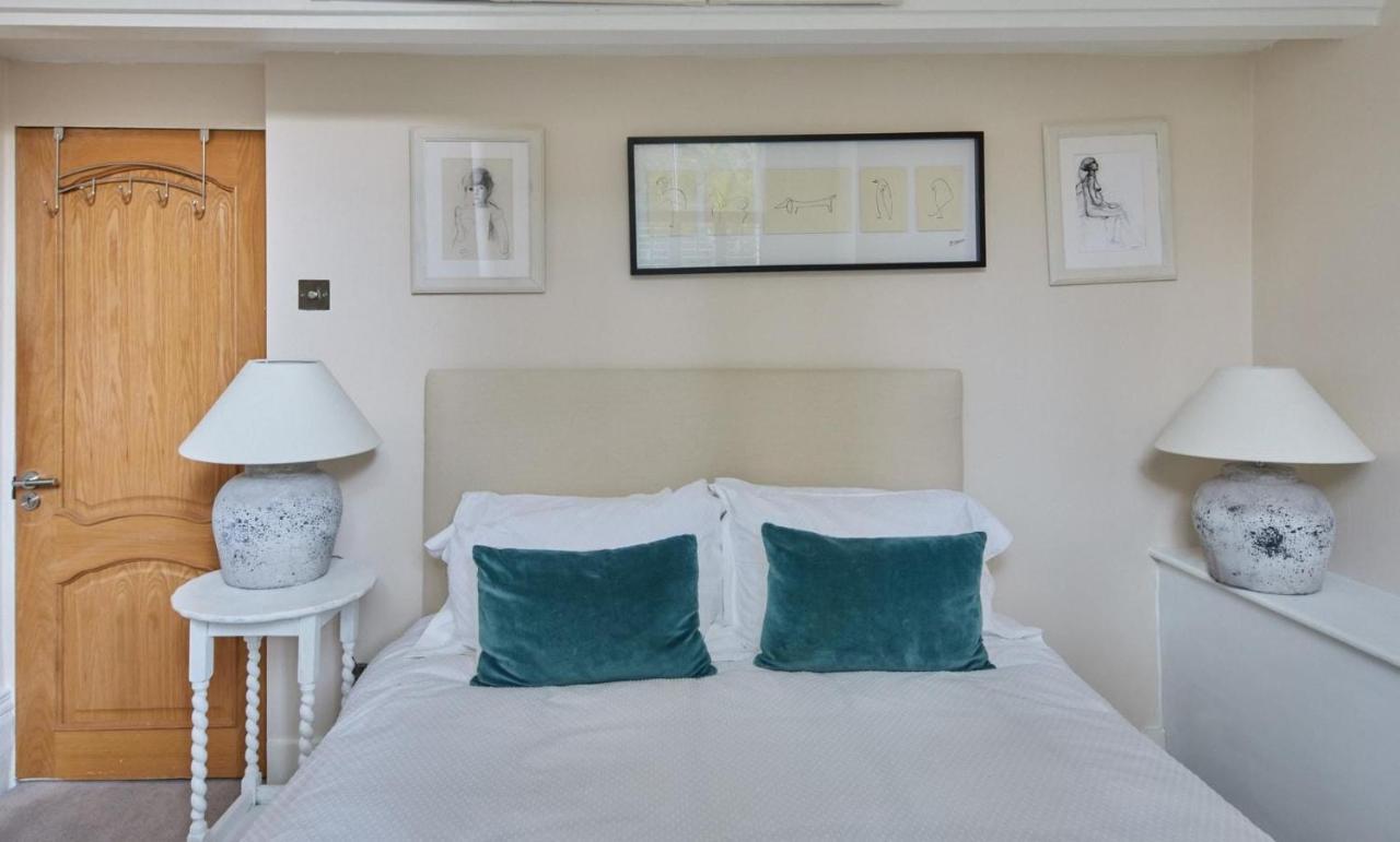 Beautiful Two Bedroom Flat In Kensington Apartment London