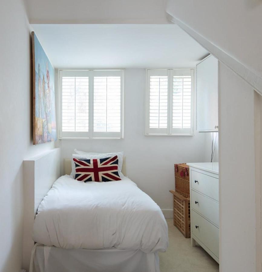 Beautiful Two Bedroom Flat In Kensington Apartment *
