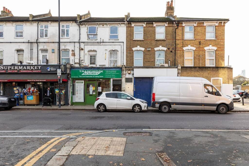 Parkside North - Victoria Line Apartment *