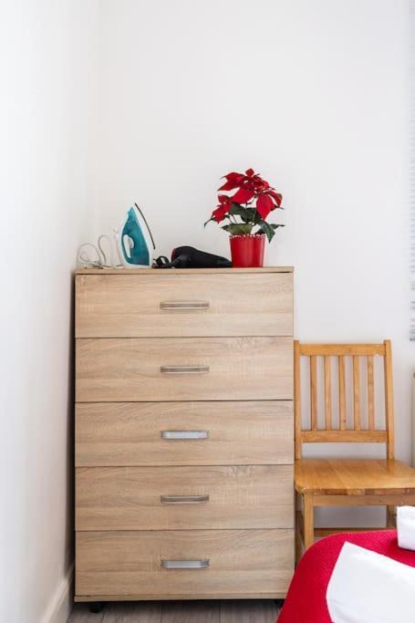 Parkside North - Victoria Line Apartment