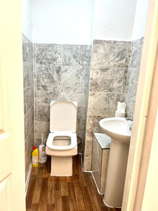 Brilliant One Bedroom Flat In * London