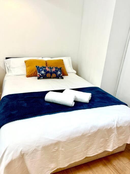 Brilliant One Bedroom Flat In Apartment *