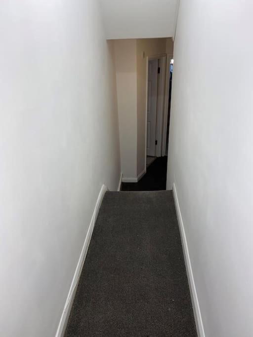 Entire 2 Bed Flat 10 Mins To Central Leilighet
