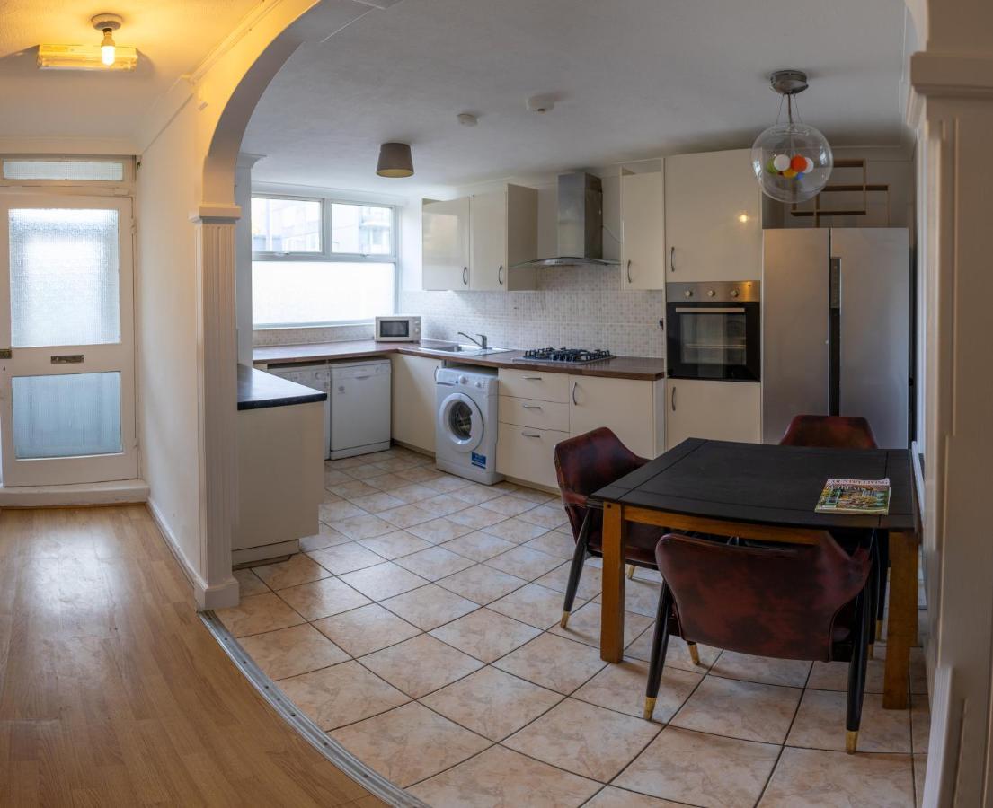 - 4 Bed - Sleeps 8 - Garden - Pet Friendly *