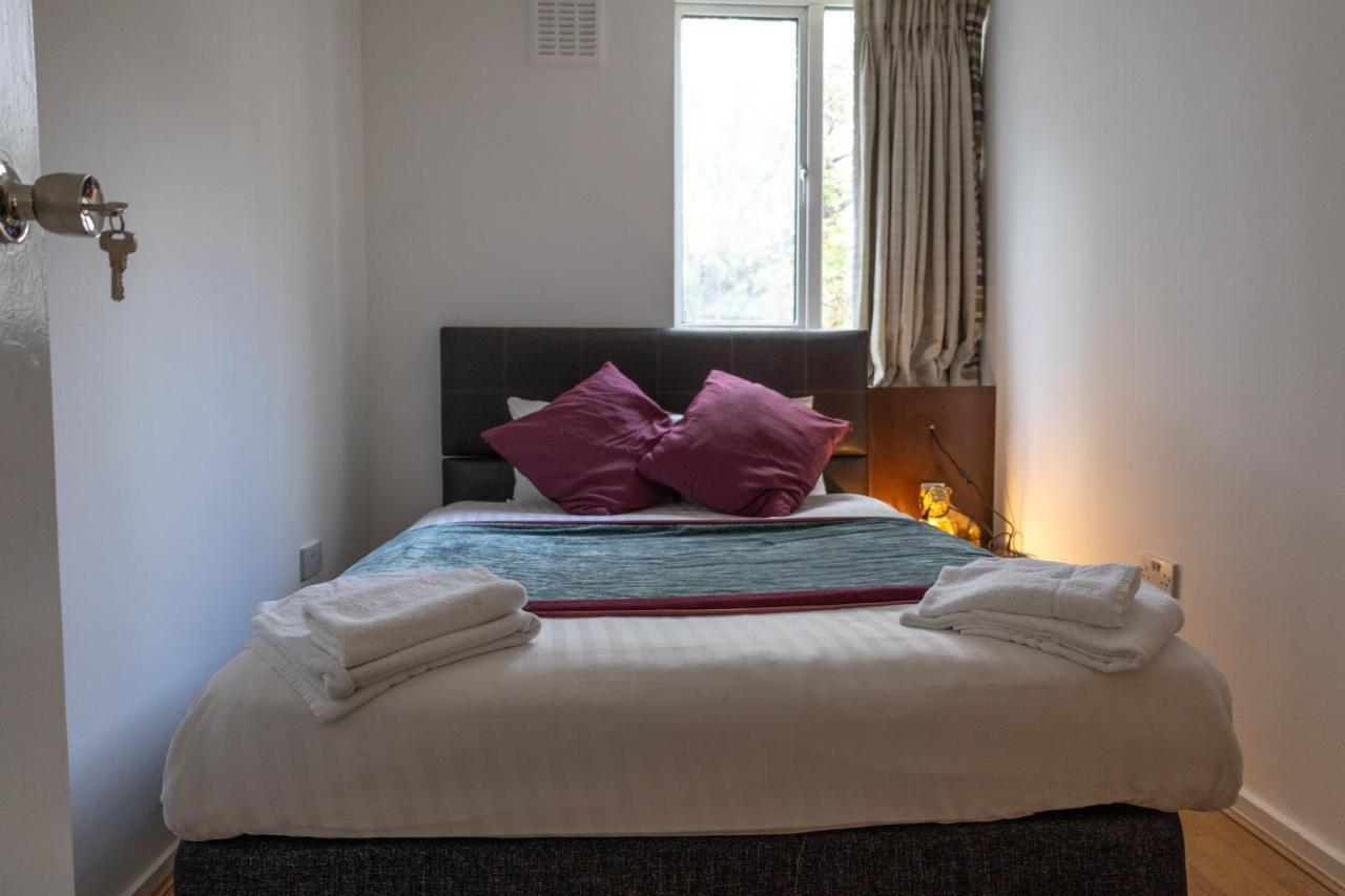 London - 4 Bed - Sleeps 8 - Garden - Pet Friendly * Londen