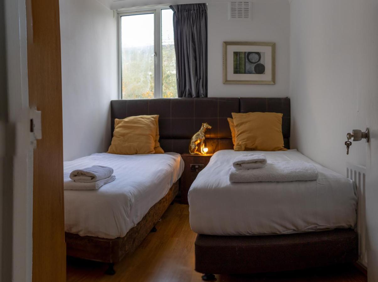 Сasa de vacaciones - 4 Bed - Sleeps 8 - Garden - Pet Friendly