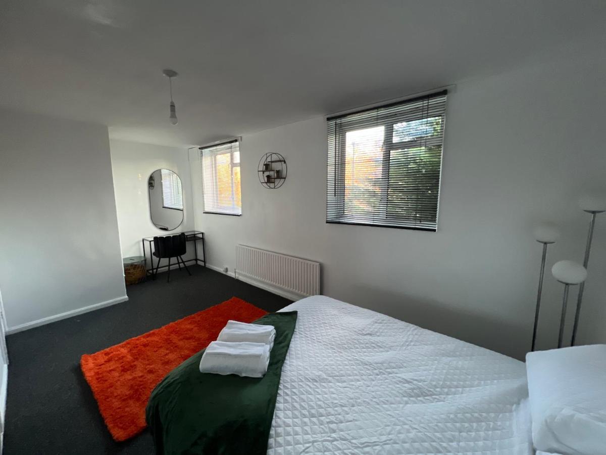 A Two Bedroom Cosy Hideaway Based In Greenwich * London