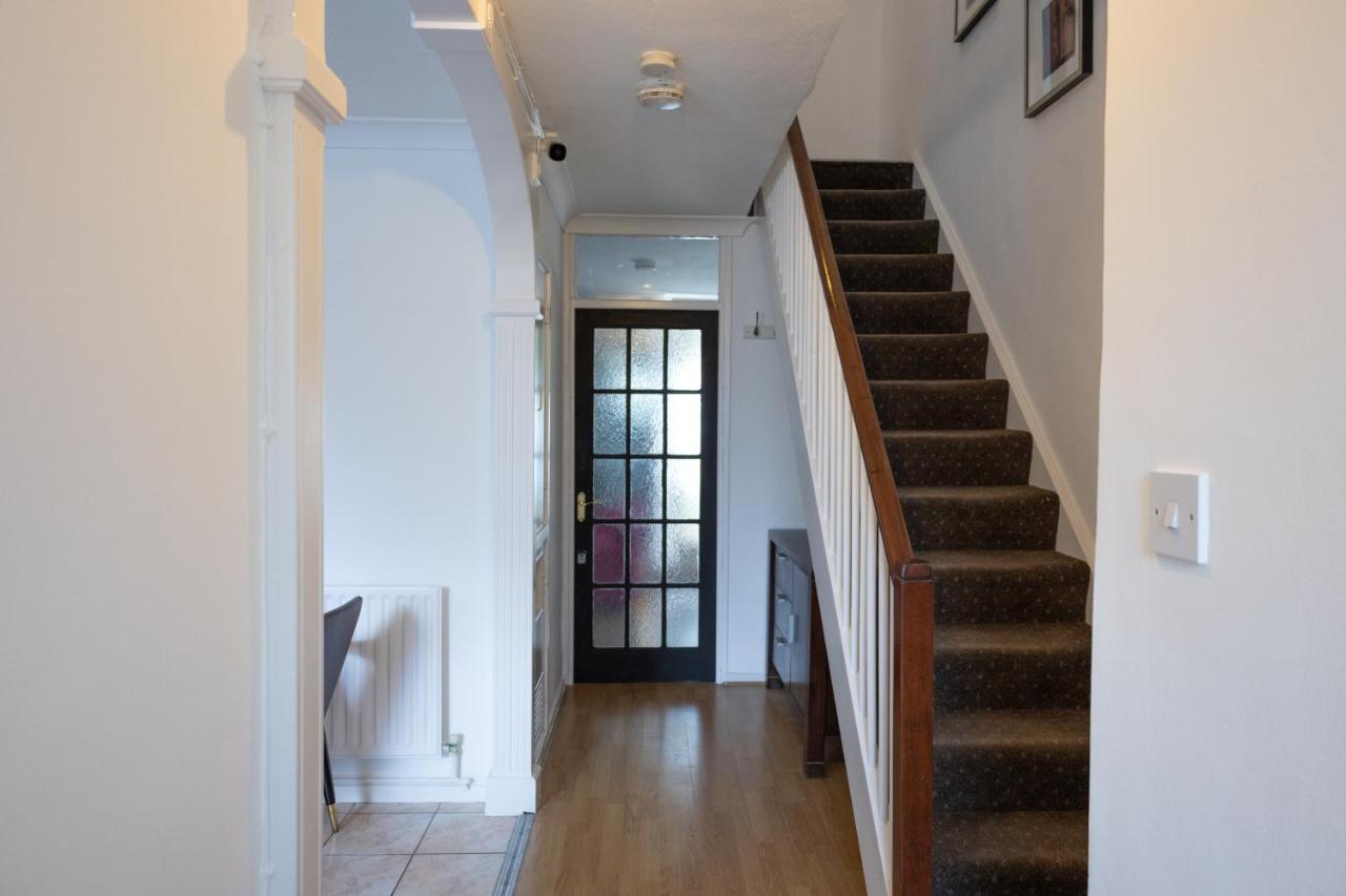 Сasa de vacaciones - 4 Bed - Sleeps 8 - Garden - Pet Friendly *