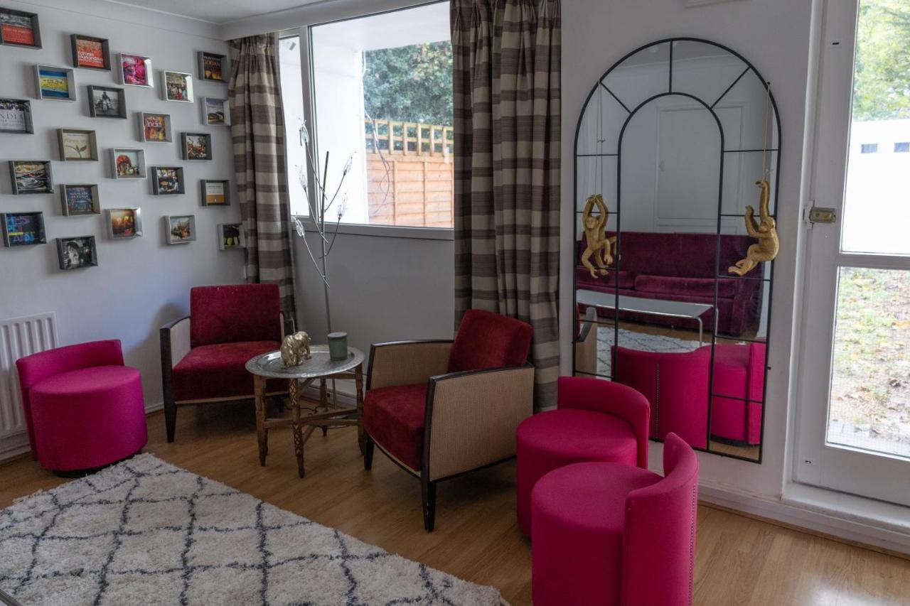 London - 4 Bed - Sleeps 8 - Garden - Pet Friendly Vakantiehuis *