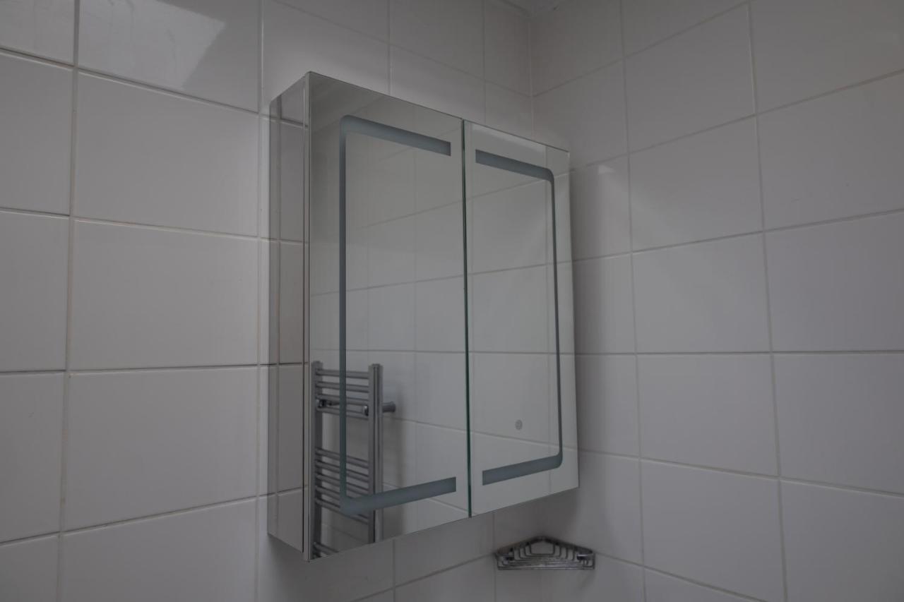 London - 4 Bed - Sleeps 8 - Garden - Pet Friendly * Londen