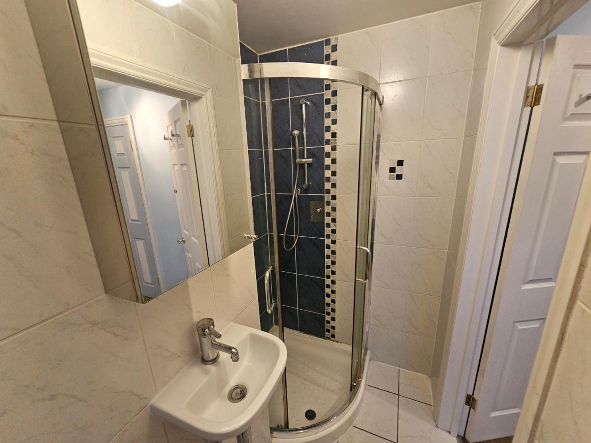 Large 4 Bedrooms Golders Apartamento