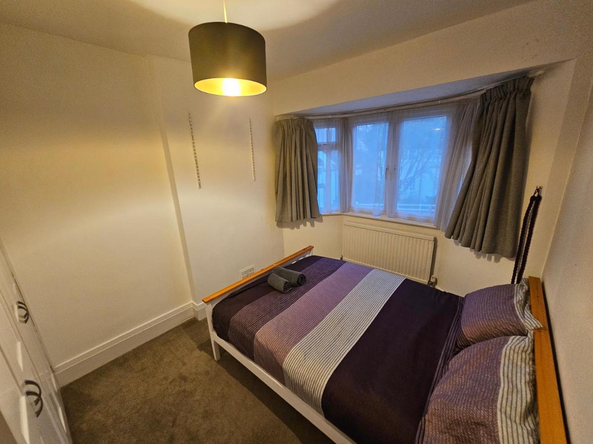 Apartamento Large 4 Bedrooms Golders Londres