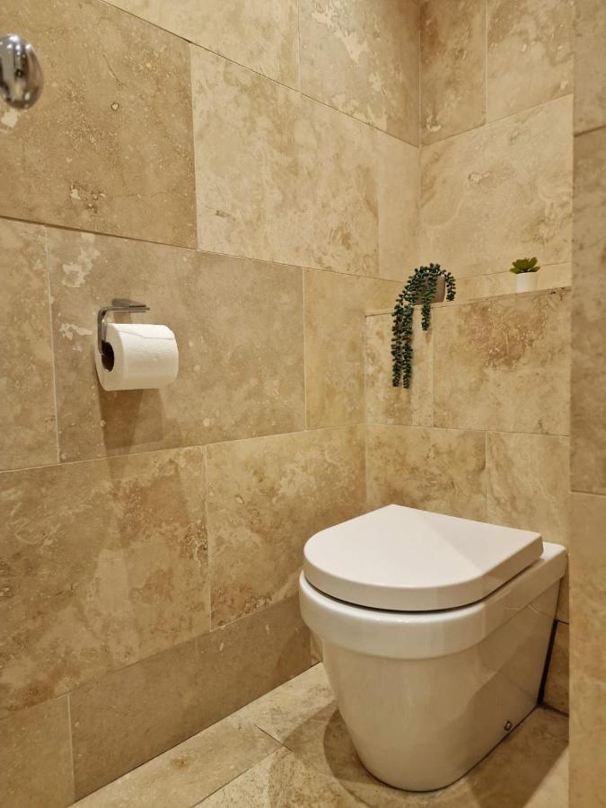 3 Bedrooms Flat Near Russell Square * Londen