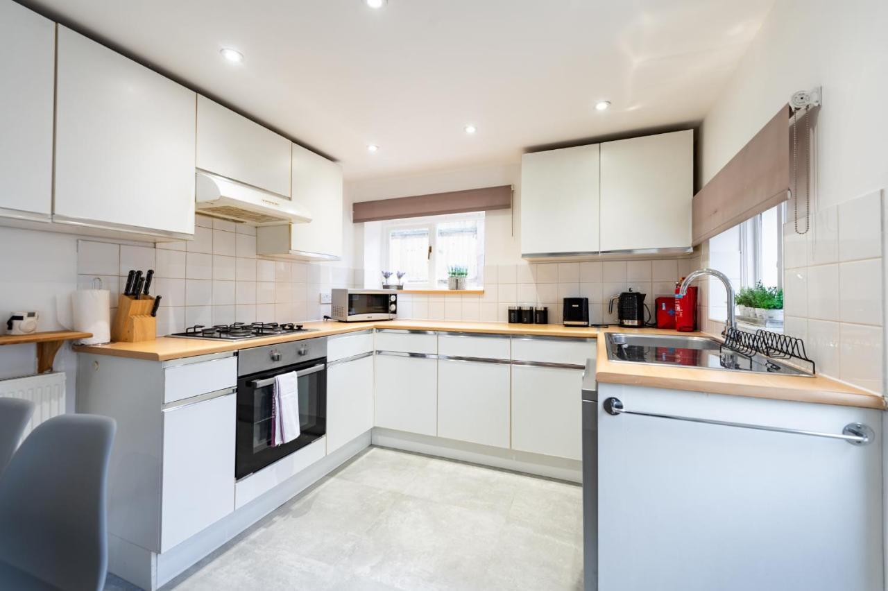 Bright, Spacious & Large Wimbledon Flat London