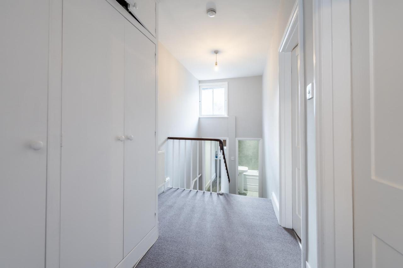 Bright, Spacious&large Wimbledon Flat *
