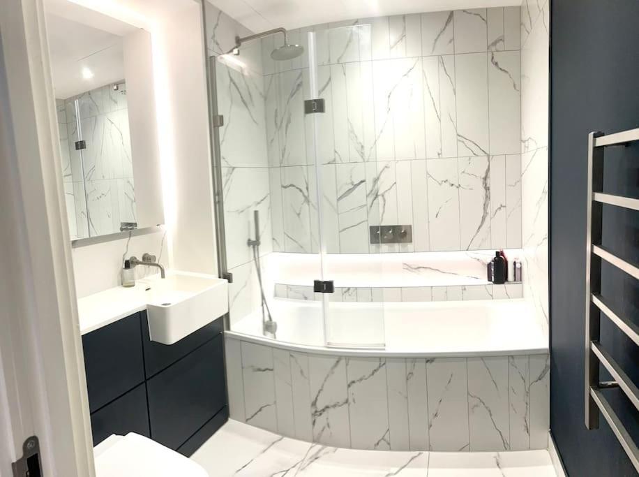 New 1br Wstunning View, 5 Min Vauxhall St *