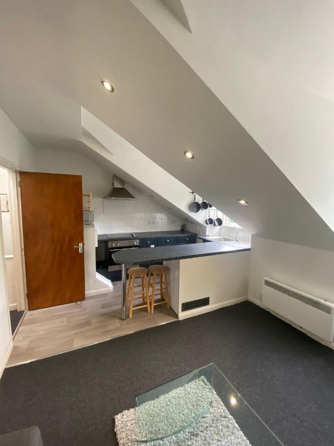 Impeccable 1-bed In Putney Village *
