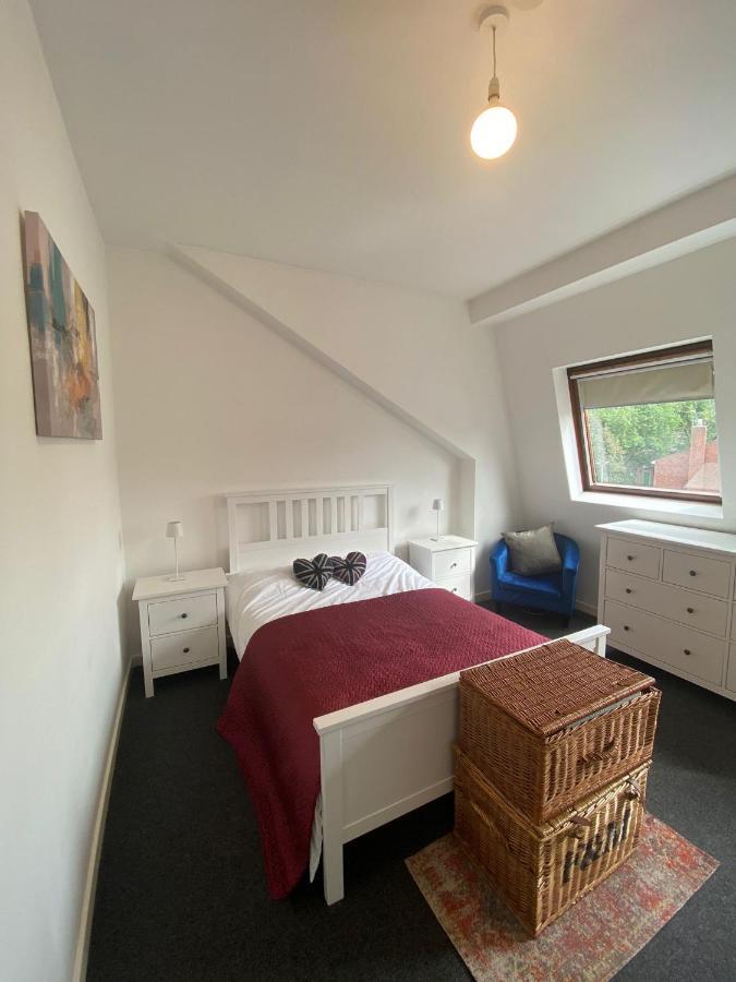 Impeccable 1-bed In Putney Village *