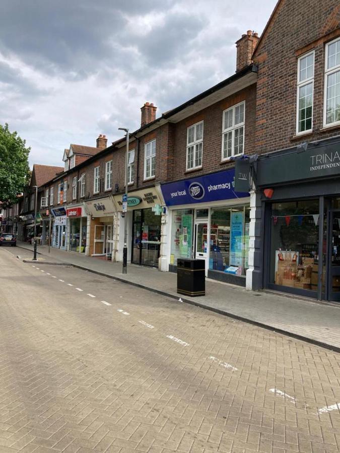 Impeccable 1-bed In Putney Village London