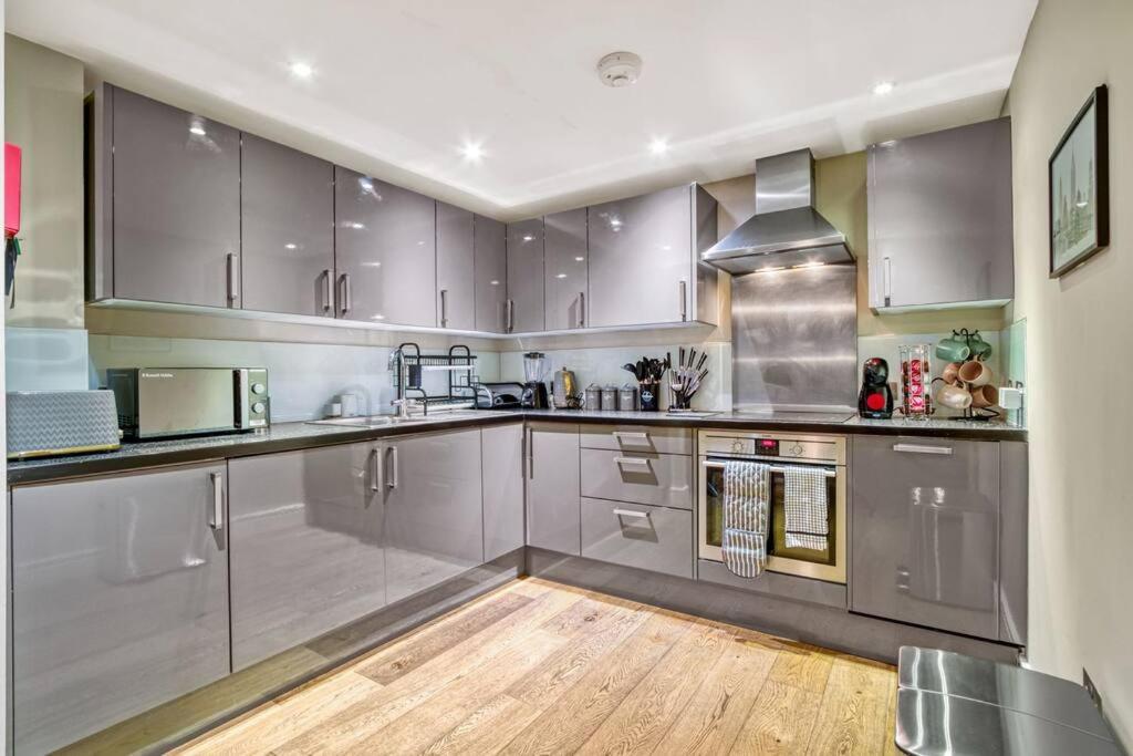 Tranquil 2 Bedroom In Southwark- Zone 1 Apartment